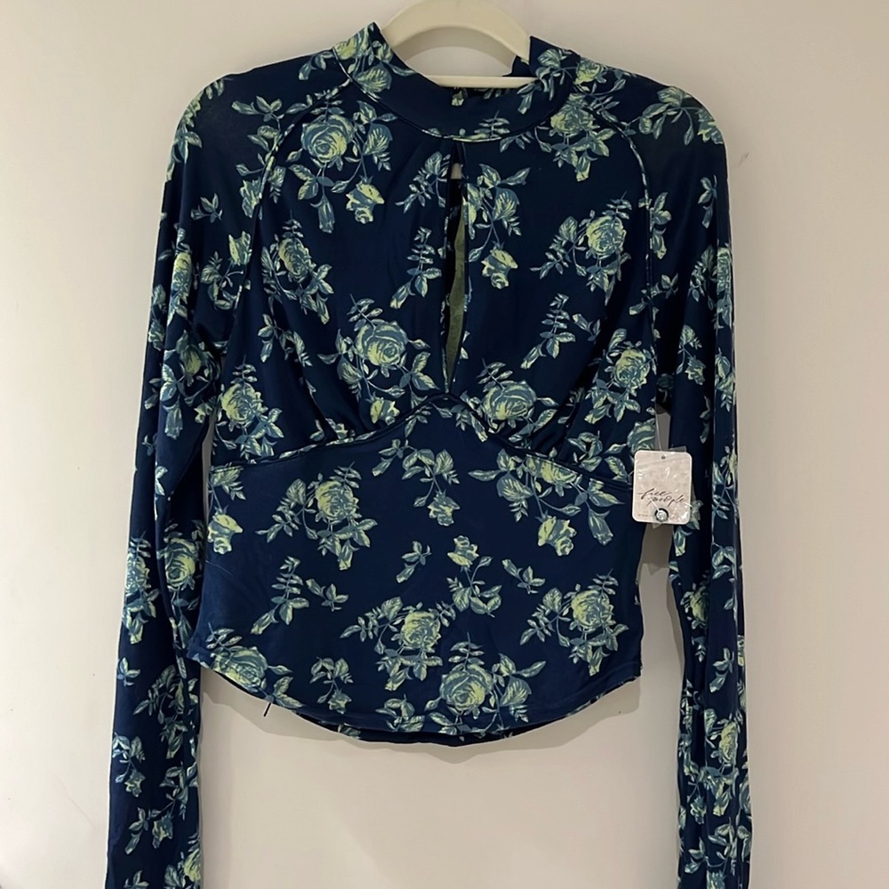 Brand New Free People Long Sleeve Mock neck Keyhole Top size Small